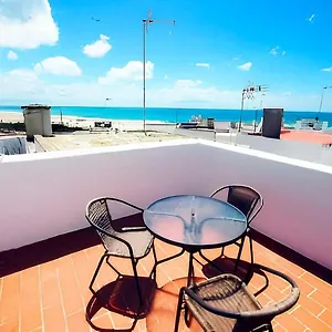 apartamento-junto-al-mar-con-azotea-comunitaria-i-11140.es-andalucia.com/